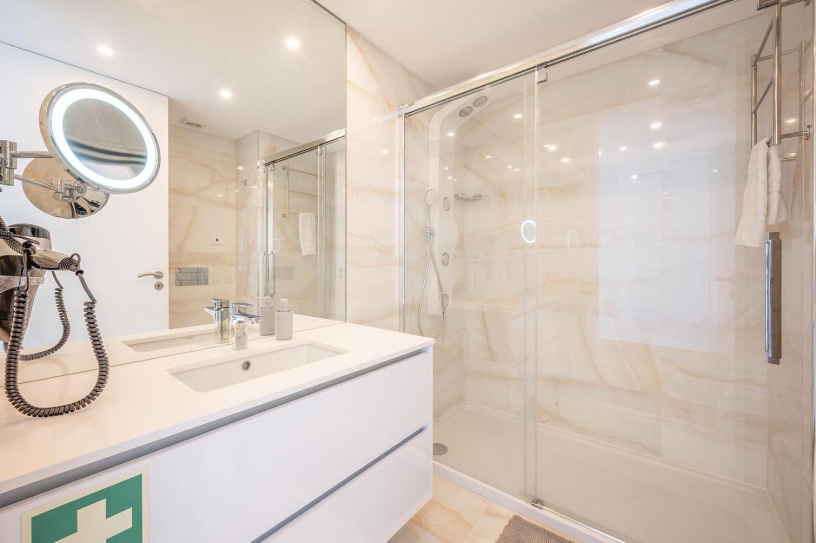 Guestready - Beachfront Naufrago'S Retreat 2 Sesimbra Bagian luar foto
