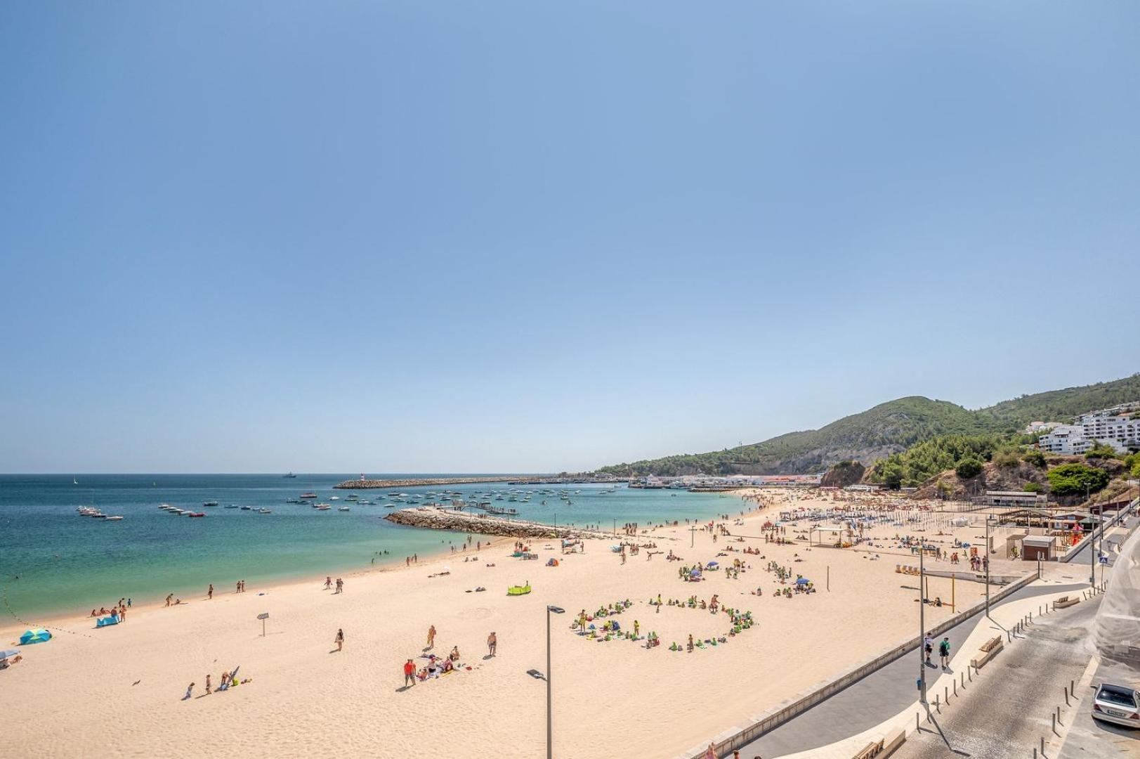 Guestready - Beachfront Naufrago'S Retreat 2 Sesimbra Bagian luar foto