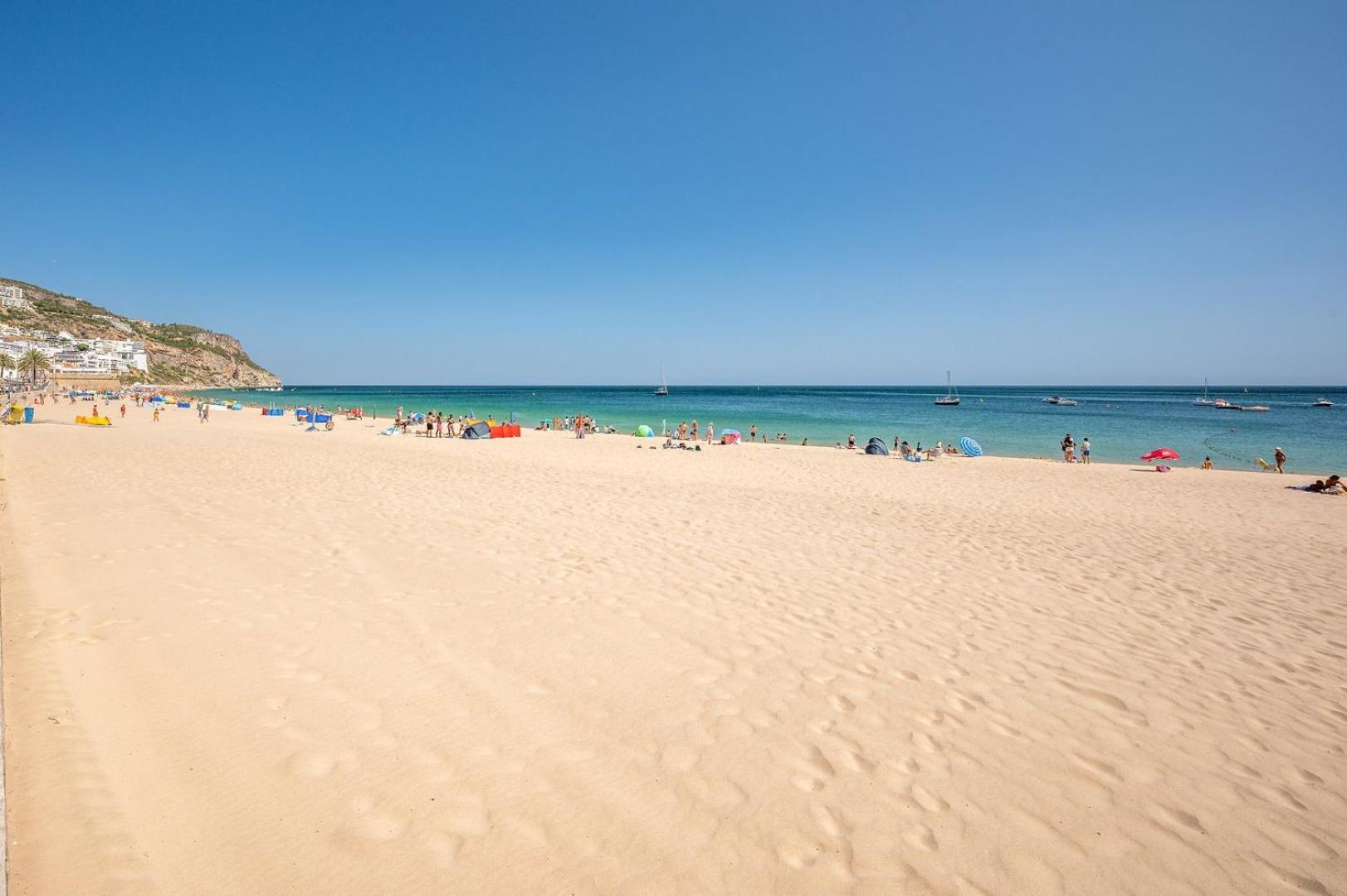 Guestready - Beachfront Naufrago'S Retreat 2 Sesimbra Bagian luar foto