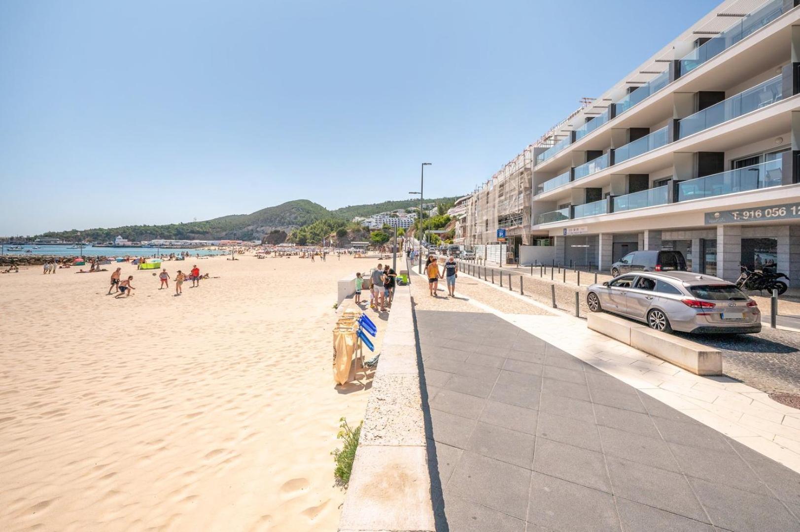 Guestready - Beachfront Naufrago'S Retreat 2 Sesimbra Bagian luar foto