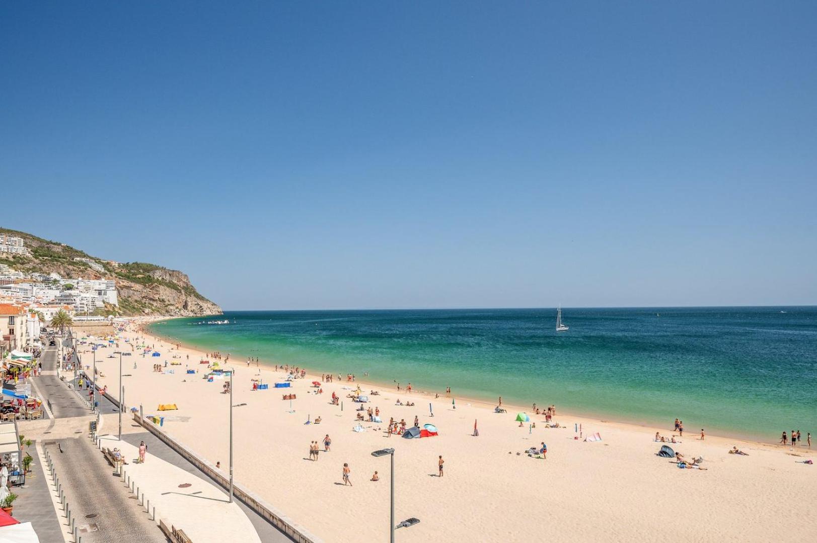 Guestready - Beachfront Naufrago'S Retreat 2 Sesimbra Bagian luar foto